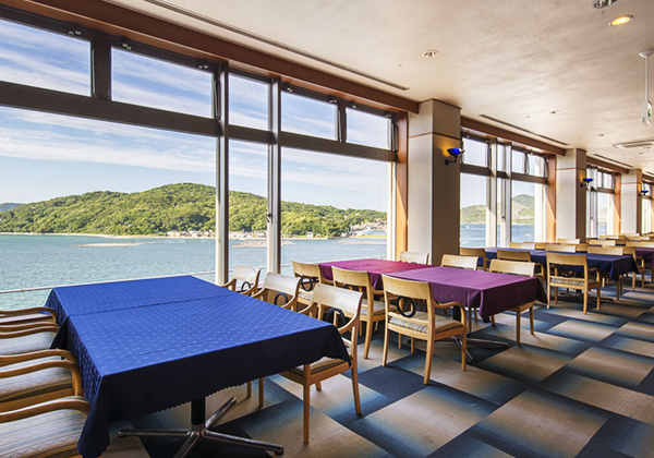 レストラン ラルジュ店内