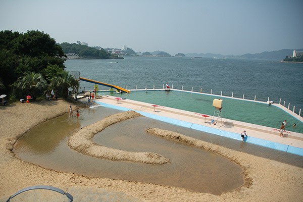 海水プール「ドルフィン」